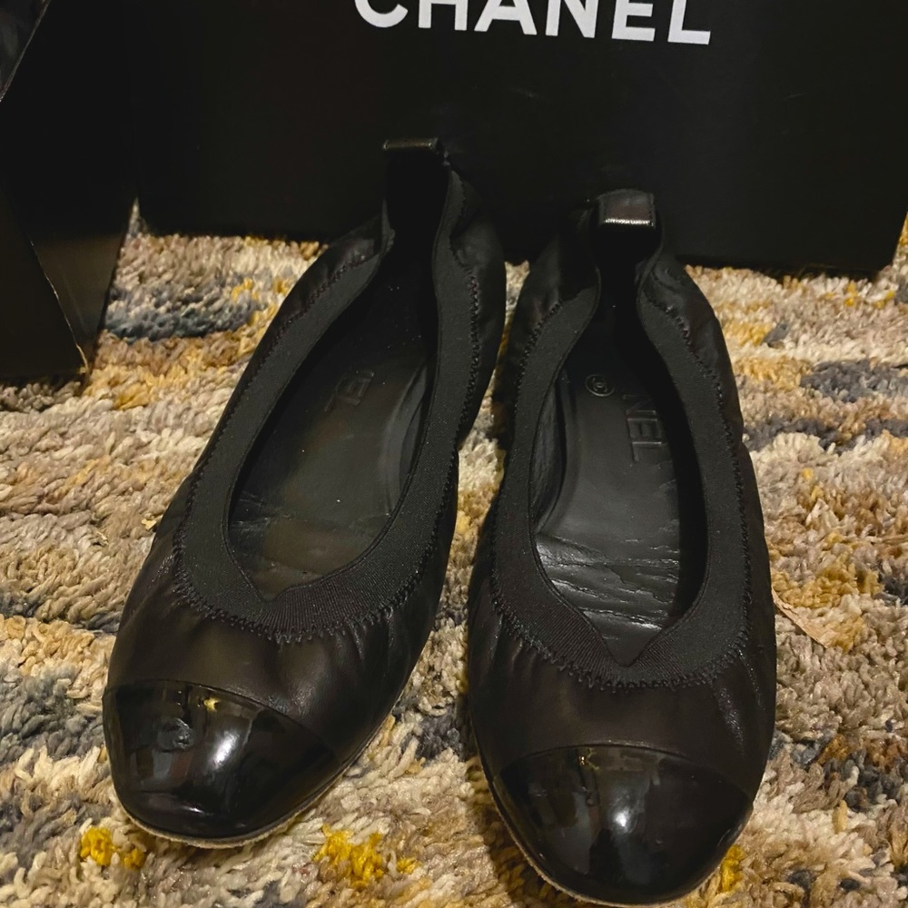 Chanel CC logo Ballet Flats